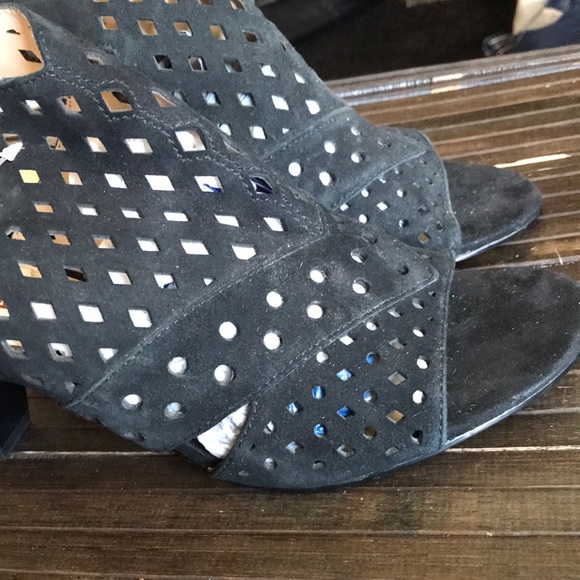 🚨B2G1 New ADRIENNE VITTADINI Black Leather Cut Out Open Toe Short Heel - Picture 5 of 8